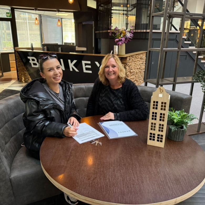 Nieuwe huurder Taalux zet officieel de handtekening onder het contract